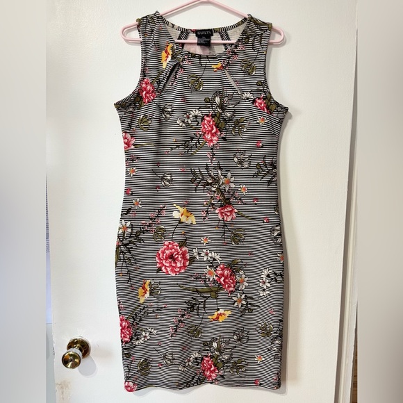 Guilty Dresses & Skirts - 🎉4/30$🎉🌺 Floral Striped Sleeveless Bodycon Dress – Size Large 🌺